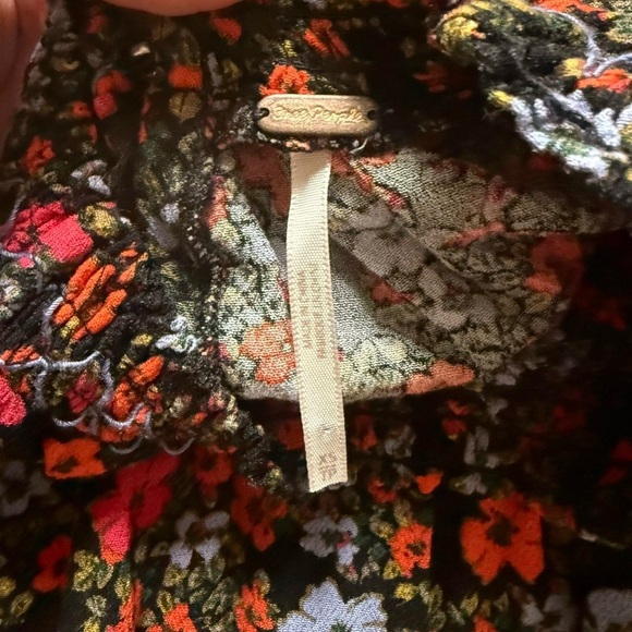 Free People Floral print long sleeve dress with ruffled neckline #floral #BoHo - Picture 4 of 5